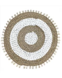Placemat with braided sea rush and shells in white and natural circles